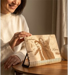 Modern Çerçeveli Ahşap Fotoğraf - Kişiye Özel Tasarım Hediye ile Sevdiklerinize Anlamlı ve Kalıcı Bir Anı Sunun