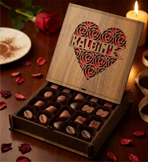 Hediye Çikolata Gül ve Kalp Desenli Kutuda -Kalbim'e- Yazılı - Romantik Anlara Özel Zarif Bir Sunum