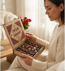 Hediye Çikolata - Seni Çok Seviyorum Gül ve Sevgili Figürü ile Aşkınızı Simgelerle Tatlı Bir Şekilde Anlatın