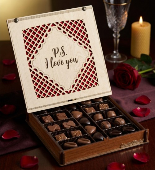 Hediye Çikolata -P.S. I Love You- Yazılı Süslemeli Ahşap Kutu ile Gelenekten İlham Alan Zarif Bir Sunum
