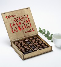 Hediyelik Çikolata -Çook Geçmiş Olsun- Yazılı Ahşap Kutulu, Moral Veren Lezzetli Bir Sürpriz