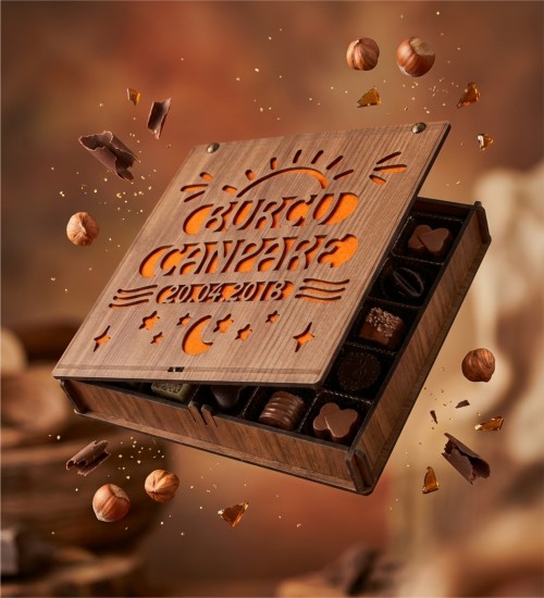 Hediyelik Çikolata - İsimli, Tarihli, Ahşap Kutulu Kişiye Özel - Anılarınızı Tatlı Bir Hatıraya Dönüştürün Hediyelik Çikolata - İsimli, Tarihli, Ahşap Kutulu Kişiye Özel - Anılarınızı Tatlı Bir Hatıraya Dönüştürün