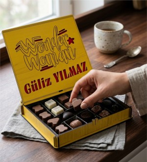 Hediyelik Çikolata - İsimli Wonder Woman Temalı Ahşap Kutusu ile Güçlü Kadınlara Özel Lezzetli Bir Hediye