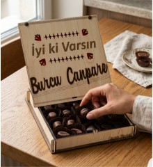 Hediyelik Çikolata -İyi Ki Varsın- Yazılı İsimli Ahşap Kutulu Tatlı Sürpriz - Sıcacık Bir Mesajla Gülümsetin