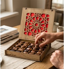 Hediyelik Çikolata - Selçuklu Yıldızı Motifli Ahşap Kutuda, Gelenekten İlham Alan Zarif Bir Sunum