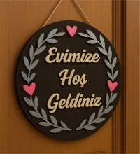 Kapı Süsü - Evimize Hoş Geldiniz Yazılı Ağaç ve Kalp Detaylı - Sıcacık ve Samimi Bir Karşılama Sunun Kapı Süsü - Evimize Hoş Geldiniz Yazılı Ağaç ve Kalp Detaylı - Sıcacık ve Samimi Bir Karşılama Sunun