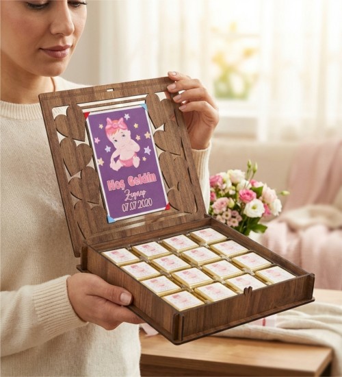 İsimli Bebek Çikolatası - Ahşap Kutulu, Kız Bebeklere Özel - Yeni Bir Hayatı Tatlı Bir Başlangıçla Kutlayın