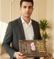 İsteme Çikolatası - Pleksi Kutulu Kızınızı Almaya Değil Oğlunuz Olmaya Geldim Yazılı, Mizahi ve Anlamlı Sözlere Tatlı Bir Eşlik İsteme Çikolatası - Pleksi Kutulu Kızınızı Almaya Değil Oğlunuz Olmaya Geldim Yazılı, Mizahi ve Anlamlı Sözlere Tatlı Bir Eşlik