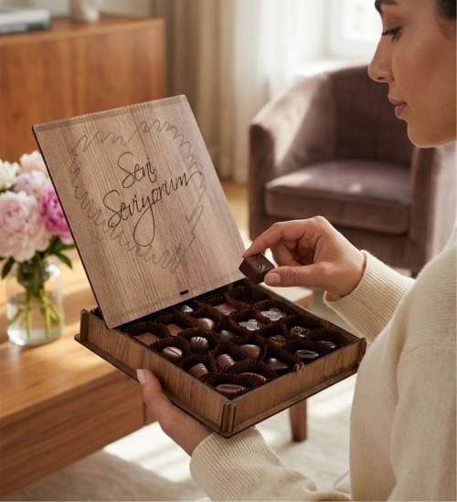 Kalpli Çikolata, Kutulu Hediye -Seni Seviyorum- Yazılı Ahşap - Aşkınızı Tatlı Bir Sözle Taçlandırın