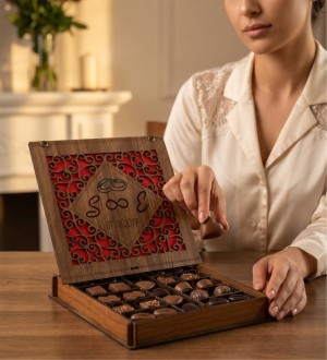 Kız İsteme ve Söz Çikolatası | İsimli, Tarihli Ahşap Kutulu Zarif Seçim - Hayatınızın En Tatlı Evet’i İçin