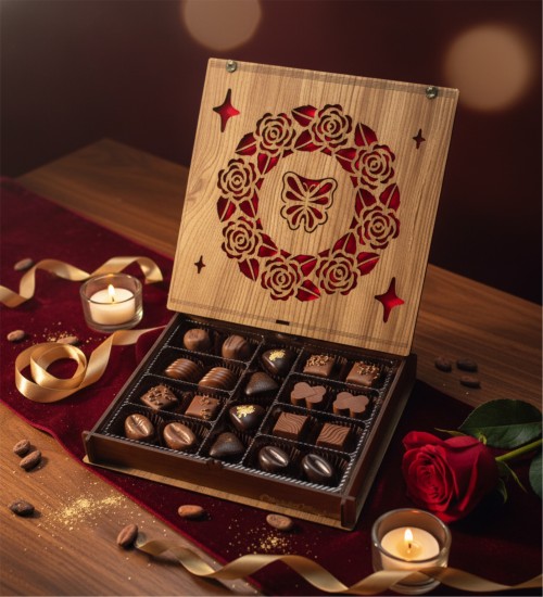Kutulu Hediyelik Çikolata - Kelebek ve Gül Motifi Desenli - Zarif Desenlerle, Aşkı ve Lezzeti Aynı Kutuda Sunun