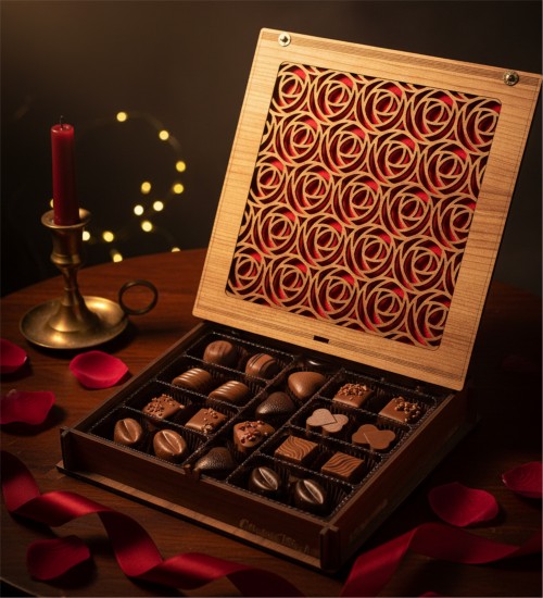 Kutulu Şık Hediye Çikolata - Gül Motifi Desenli Ahşap Tasarım ile Zarafeti ve Lezzeti Buluşturan Özel Seçim