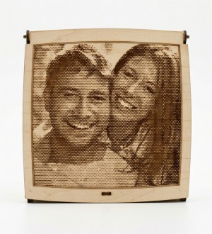 Kutulu Hediye Çikolata - Lazer İşlemeli Fotoğraflı Kişiye Özel - Anılarınızı Tatlı Bir Sanata Dönüştürün