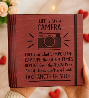 Fotoğraf Albümü -Life is Like a Camera- Ahşap, Kendin Yap - Anılarınızı Hayatın En Güzel Kareleriyle Saklayın Fotoğraf Albümü -Life is Like a Camera- Ahşap, Kendin Yap - Anılarınızı Hayatın En Güzel Kareleriyle Saklayın
