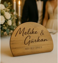 Masa İsimliği Yuvarlak Ahşap - Özel Günler İçin Kişiye Özel, Şıklığı ve Kişiselliği Buluşturan Zarif Bir Detay Masa İsimliği Yuvarlak Ahşap - Özel Günler İçin Kişiye Özel, Şıklığı ve Kişiselliği Buluşturan Zarif Bir Detay