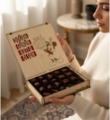 Mickey Mause Kutulu Çikolata - Doğum Günün Kutlu Olsun Yazılı - Neşeli Kutlamalara Tatlı Bir Dokunuş