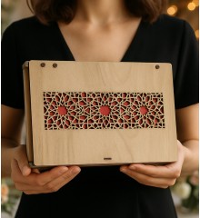 Kız İsteme Çikolatası -Selçuklu Motifi- Desenli Ahşap Kutulu - Geleneksel Zarafetle Hazırlanmış Özel Bir Hediye Kız İsteme Çikolatası -Selçuklu Motifi- Desenli Ahşap Kutulu - Geleneksel Zarafetle Hazırlanmış Özel Bir Hediye