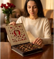 Sevgiliye Hediye Çikolata - Kalpler İçinde Şıp Sevdi Aşıklar ile Neşeli ve Romantik Bir Hediye Deneyimi Yaşatın