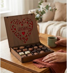 Sevgiliye Hediye Çikolata - Kalplerle Süslü, İsimli ve Kutulu - Aşkınızı Sözlerle Değil, Lezzetle Anlatın