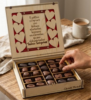 Şiirli Hediye Çikolata Kutusu - Uzaktan Seviyorum Seni... - Mesafeleri Duygularla Isıtan Özel Bir Sürpriz