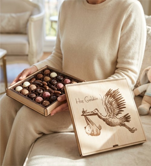 Yeni Doğan Bebek Çikolatası - Hoş Geldin Yazılı, Leylek Figürü ile Mutluluğu Tatlı Bir Sürprizle Karşılayın