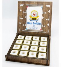 Erkek Bebek Çikolatası - Kişiye Özel, Resimli ve Ahşap Kutulu - Minik Kahramanınıza Tatlı Bir Hoşgeldin Erkek Bebek Çikolatası - Kişiye Özel, Resimli ve Ahşap Kutulu - Minik Kahramanınıza Tatlı Bir Hoşgeldin