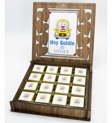 Erkek Bebek Çikolatası - Kişiye Özel, Resimli ve Ahşap Kutulu - Minik Kahramanınıza Tatlı Bir Hoşgeldin