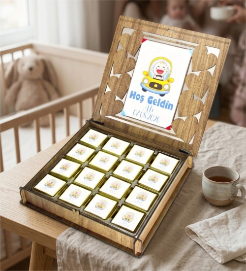 Erkek Bebek Çikolatası - Kişiye Özel, Resimli ve Ahşap Kutulu - Minik Kahramanınıza Tatlı Bir Hoşgeldin