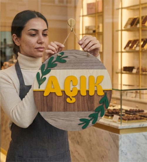 -Açık- Yazılı Ahşap Kapı/Duvar Süsü Mağazalara Özel Tasarımı ile Profesyonel ve Zarif Bir İzlenim