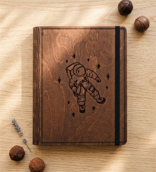 Astronot Figürlü Ahşap Kapaklı Özel Üretim Şık Defter