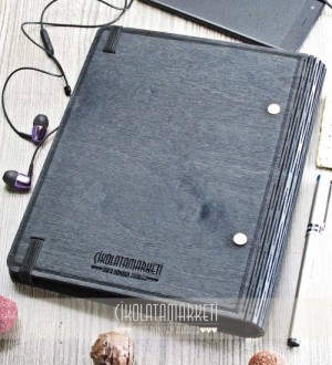 Free Hugs Figürlü Ahşap Kapaklı Özel Üretim Şık Defter Free Hugs Figürlü Ahşap Kapaklı Özel Üretim Şık Defter