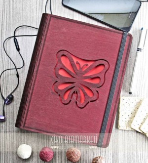 Kelebek Figürlü Ahşap Kapaklı Defter Kelebek Figürlü Ahşap Kapaklı Defter