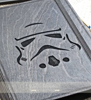 Stormtrooper Figürlü Ahşap Kapaklı Özel Üretim Şık Defter Stormtrooper Figürlü Ahşap Kapaklı Özel Üretim Şık Defter