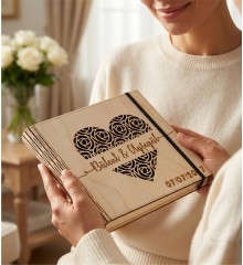 Fotoğraf Albümü - İsim Yazılı, Ahşap, Düğün ve Nişan Anıları ile Zamana İz Bırakın Fotoğraf Albümü - İsim Yazılı, Ahşap, Düğün ve Nişan Anıları ile Zamana İz Bırakın