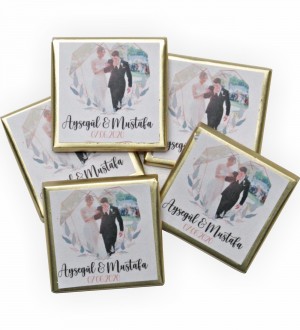 Kız Isteme Çikolatası - İsimli, Fotoğraflı ve Ahşap Kutusu ile Geleneksel Anlara Özgün Bir Tat Katın Kız Isteme Çikolatası - İsimli, Fotoğraflı ve Ahşap Kutusu ile Geleneksel Anlara Özgün Bir Tat Katın