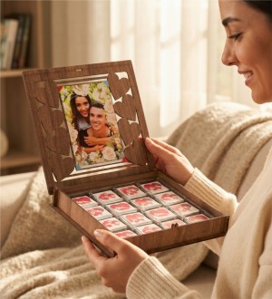 Hediye Çikolata Sepeti - Fotoğraflı, Ahşap Kutulu Sevgiliye Kalpten Gelen Bir Sürpriz