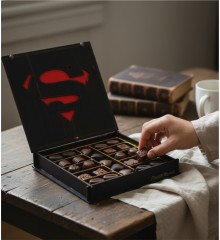 Hediyelik Çikolata Superman Logolu - Kahramanların Hediyesi! - Güçlü Aşklara Süper Tatlı Bir Mesaj