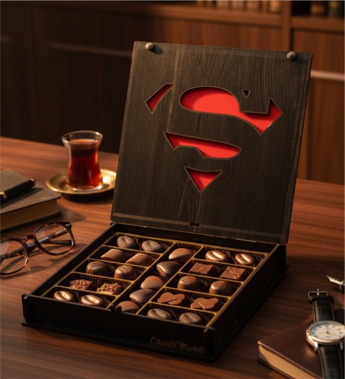 Hediyelik Çikolata Superman Logolu - Kahramanların Hediyesi! - Güçlü Aşklara Süper Tatlı Bir Mesaj