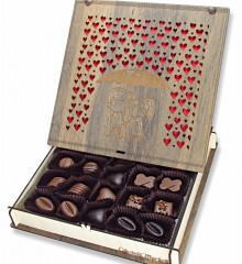 Sevgiliye Hediye Çikolata - Kalp Yağmuru Altında Sonsuz Aşk ile Romantizmi Tatlı Bir Sürprizle Yağmura Dönüştürün