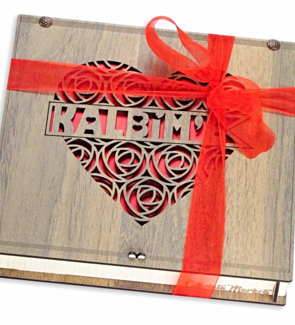 Güllerden Yapılmış Kalp İçerisinde Kalbim'e Yazılı Ahşap Kutulu Sevgiliye Hediye Çikolata - Romantik Hediye, Çikolata Hediyesi, Aşk Çikolatası