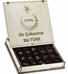 Kutulu Hediye Çikolata -Siz Çoksunuz Biz Türk- Yazılı Ahşap - Anlam Yüklü, Milli Ruhlu Bir Lezzet Hediyesi