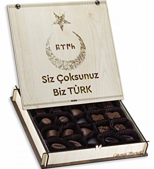 Siz Çoksunuz Biz Türk Ahşap Kutulu Çikolata: Milli Duygularınıza Hitap Eden Lezzetli Bir Hediye! - Milli Hediye, Özel Çikolata