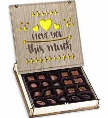 Kutulu Hediyelik Çikolata -I Love You This Much- Yazılı Ahşap ile Sevginizi Tatlı Bir Cümleyle Dile Getirin