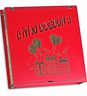 Doğum Günü Hediyesi -İyi Ki Doğdun- Yazılı Kutu Çikolata ile Sevgi Dolu Kutlamalara Tatlı Bir Dokunuş Doğum Günü Hediyesi -İyi Ki Doğdun- Yazılı Kutu Çikolata ile Sevgi Dolu Kutlamalara Tatlı Bir Dokunuş