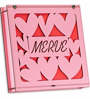 İsimli Hediye Çikolata - Pembe Kutulu, Kalp Süslemeli Ahşap - Zarif, Anlamlı ve Romantik Hediye Seçeneği İsimli Hediye Çikolata - Pembe Kutulu, Kalp Süslemeli Ahşap - Zarif, Anlamlı ve Romantik Hediye Seçeneği