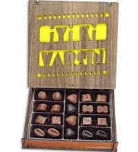 Kutulu Hediyelik Çikolata - İyiki Varsın Yazılı Spesiyal - Hayatınızda Özel Yeri Olanlara Lezzetli Bir Teşekkür