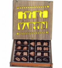 Kutulu Hediyelik Çikolata - İyiki Varsın Yazılı Spesiyal - Hayatınızda Özel Yeri Olanlara Lezzetli Bir Teşekkür