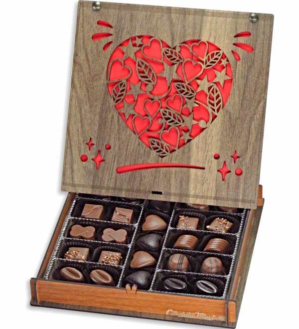 Kalp Süslemeli Ahşap Kutulu Çikolata: Sevgilinize En Tatlı Sürpriz - Sevgililer Günü Hediyesi, Romantik Sürpriz, Lezzetli Çikolata, Özel Kutu