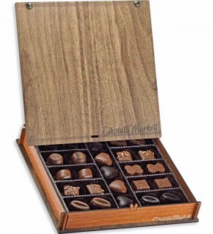 Ahşap Kutulu Hediyelik Çikolata - Lezzetli ve Özel Tasarım! - Hem Göz Alıcı Hem Damakta Kalan Bir Armağan Ahşap Kutulu Hediyelik Çikolata - Lezzetli ve Özel Tasarım! - Hem Göz Alıcı Hem Damakta Kalan Bir Armağan
