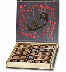 Kutulu Hediyelik Çikolata - Pleksi Vav Harfli + Lale Desenli Zarif ve Anlamlı Bir Hediye Seçeneği